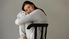 Proč se pocit osamělosti o svátcích zhoršuje: rady psychologa, jak ho překonat