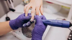 Nehty se neztenčují kvůli povlaku: hlavní chyba po odstranění gel laku